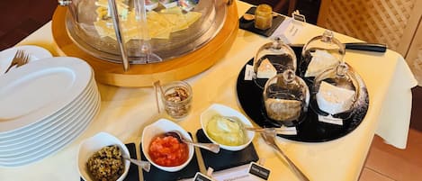 Frukostbuffé varje dag (EUR 16 per person)