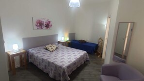 Triple Room | Minibar, desk, blackout drapes, soundproofing - Dafne Marsala Centro (Marsala)