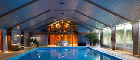 Indoor pool, sun loungers