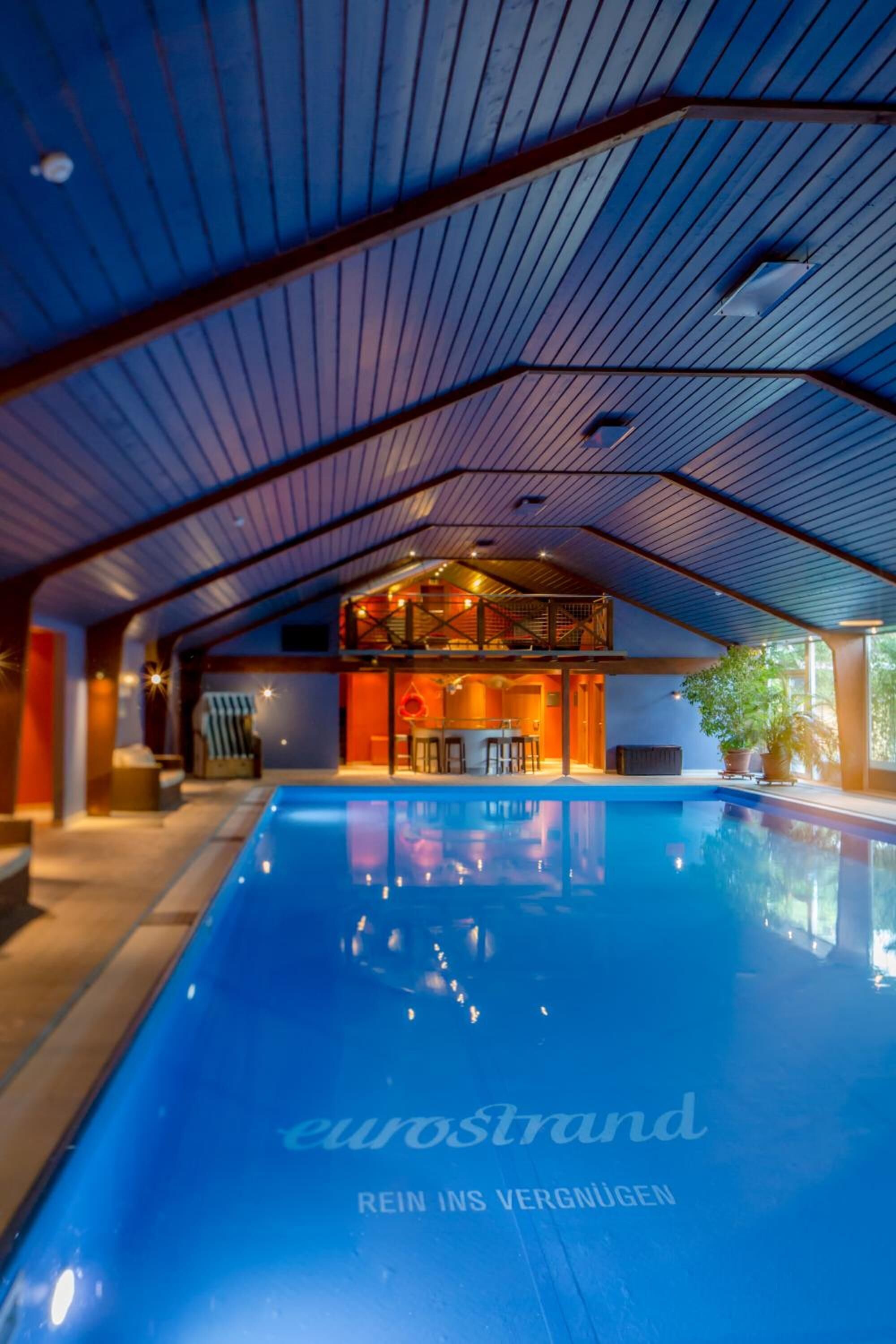 Indoor pool, pool loungers