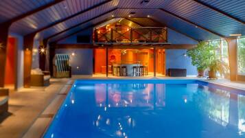 Indoor pool, pool loungers