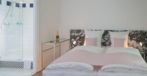 Een kluis op de kamer, babybedden, extra bedden, beddengoed