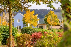 A residential area with houses, trees, and a street lamp. - Eurostrand Resort Moseltal (Leiwen)