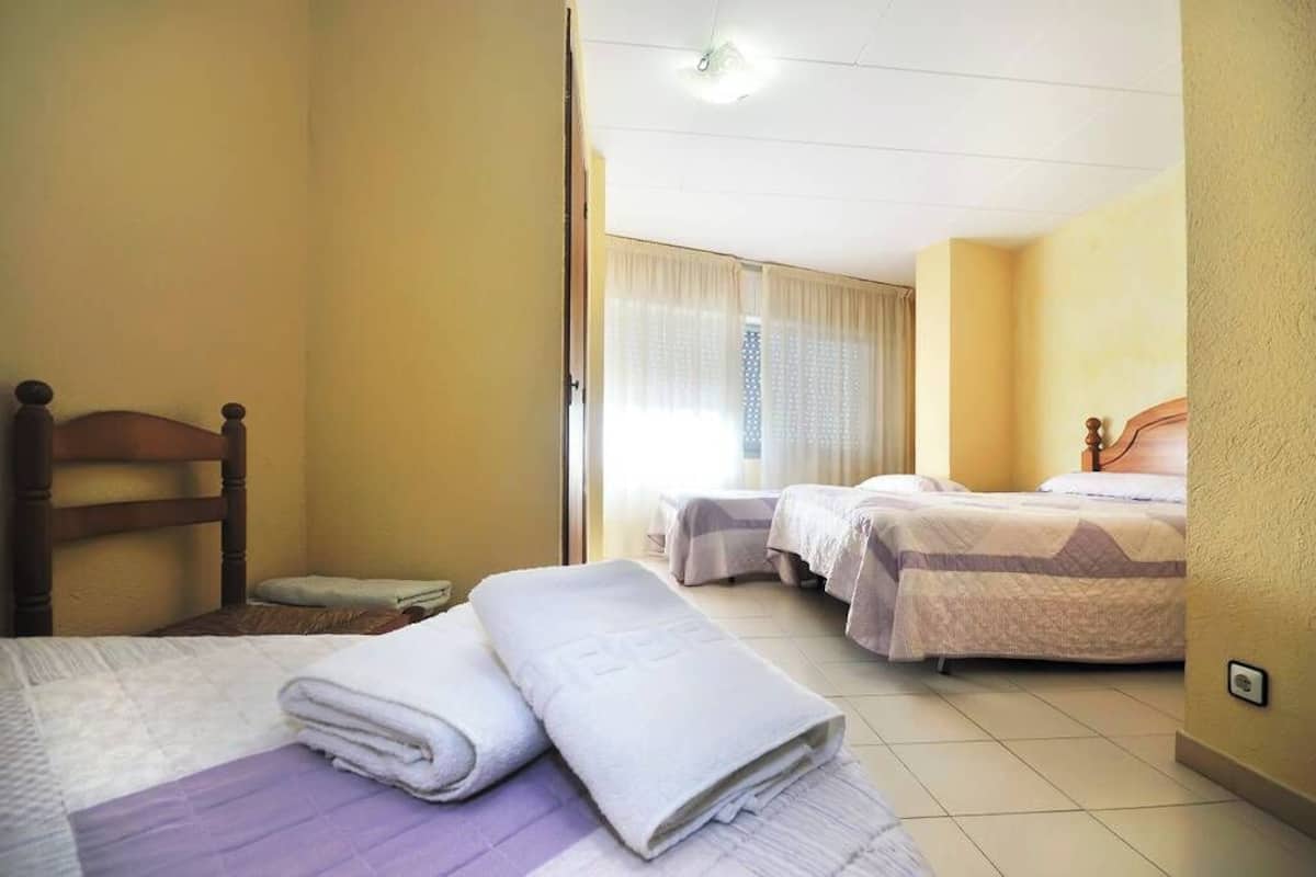 Habitación cuádruple básica | 1 habitación, ropa de cama de alta calidad y cortinas blackout