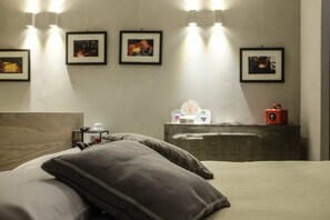Standard Double or Twin Room | Premium bedding, minibar, desk, soundproofing - Spazio Bianco (Ivrea)