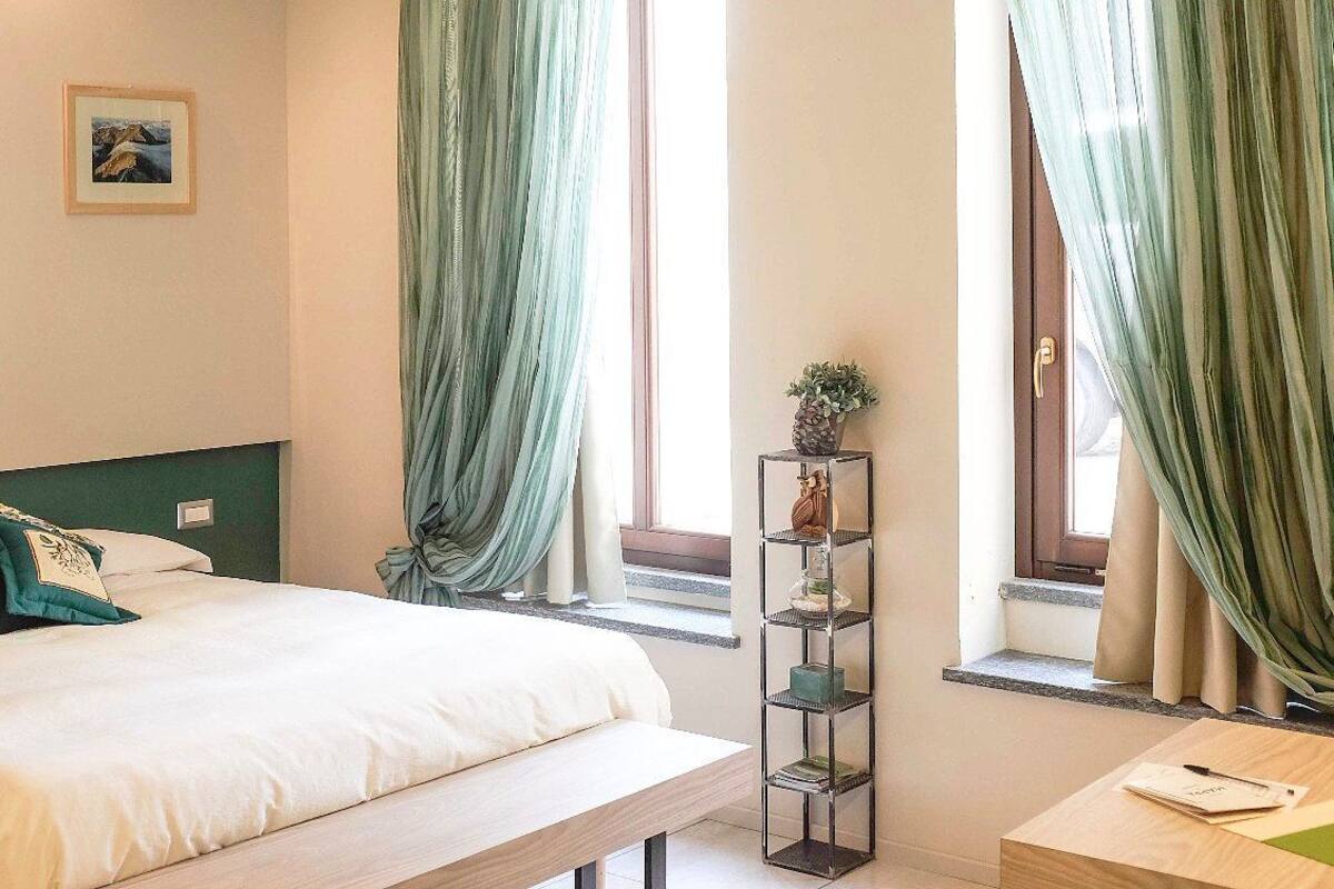 Standaard studio | Luxe beddengoed, een minibar, een bureau, geluiddichte muren