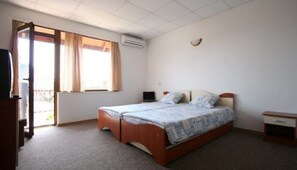 Minibar, strykejern/-brett, barnesenger (inkludert) og wi-fi (inkludert)