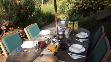 Petit déjeuner buffet servi tous les jours en supplément
