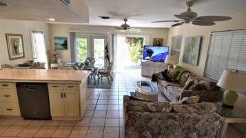 複式房屋, 2 間臥室, 海灣景觀, 花園 | 起居區 | 平面電視、Netflix、 DVD 播放機