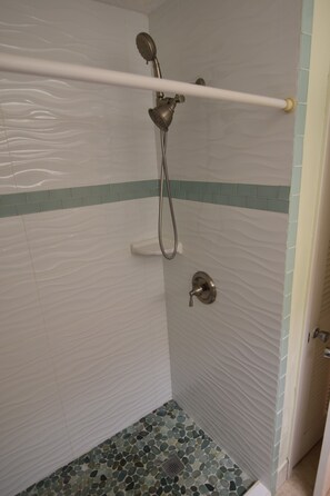 Duplex, 2 Bedrooms, Bay View, Garden Area | Bathroom shower