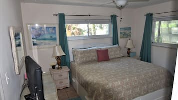 Duplex, 2 Bedrooms, Bay View, Garden Area | 2 bedrooms, individually decorated, individually furnished, desk