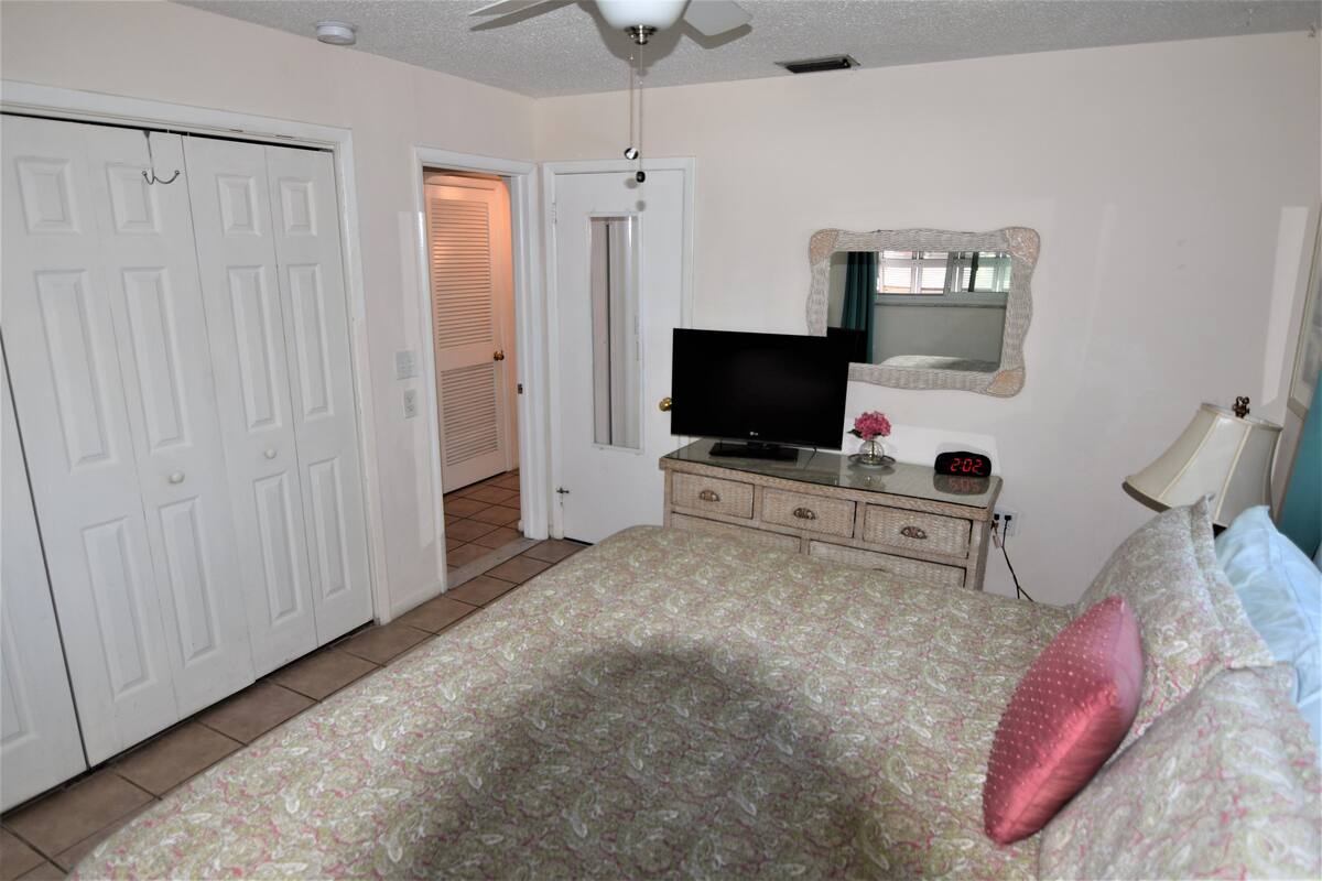 Duplex, 2 Bedrooms, Bay View, Garden Area | 2 bedrooms, desk, blackout curtains, soundproofing