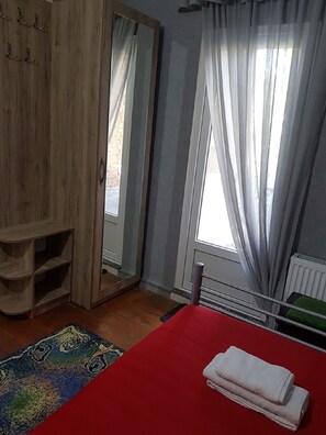 经济单人房, 1 间卧室 | 1 多间卧室、办公桌、隔音、熨斗/熨板