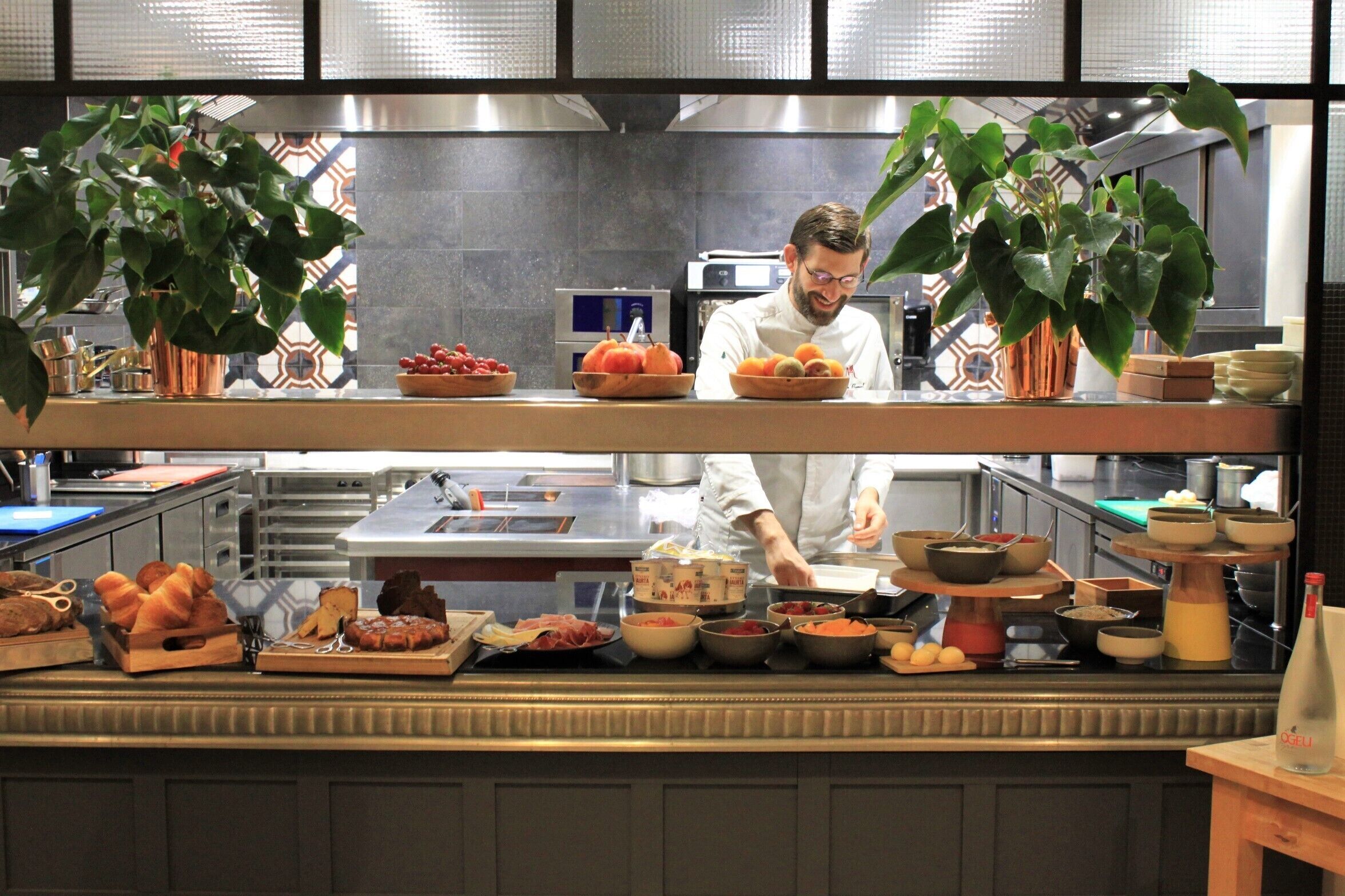 daily buffet breakfast (eur 22 per person)