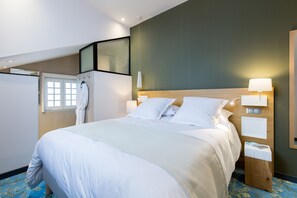 Premium bedding, minibar, in-room safe, individually decorated - Hôtel Berria  (Hasparren)