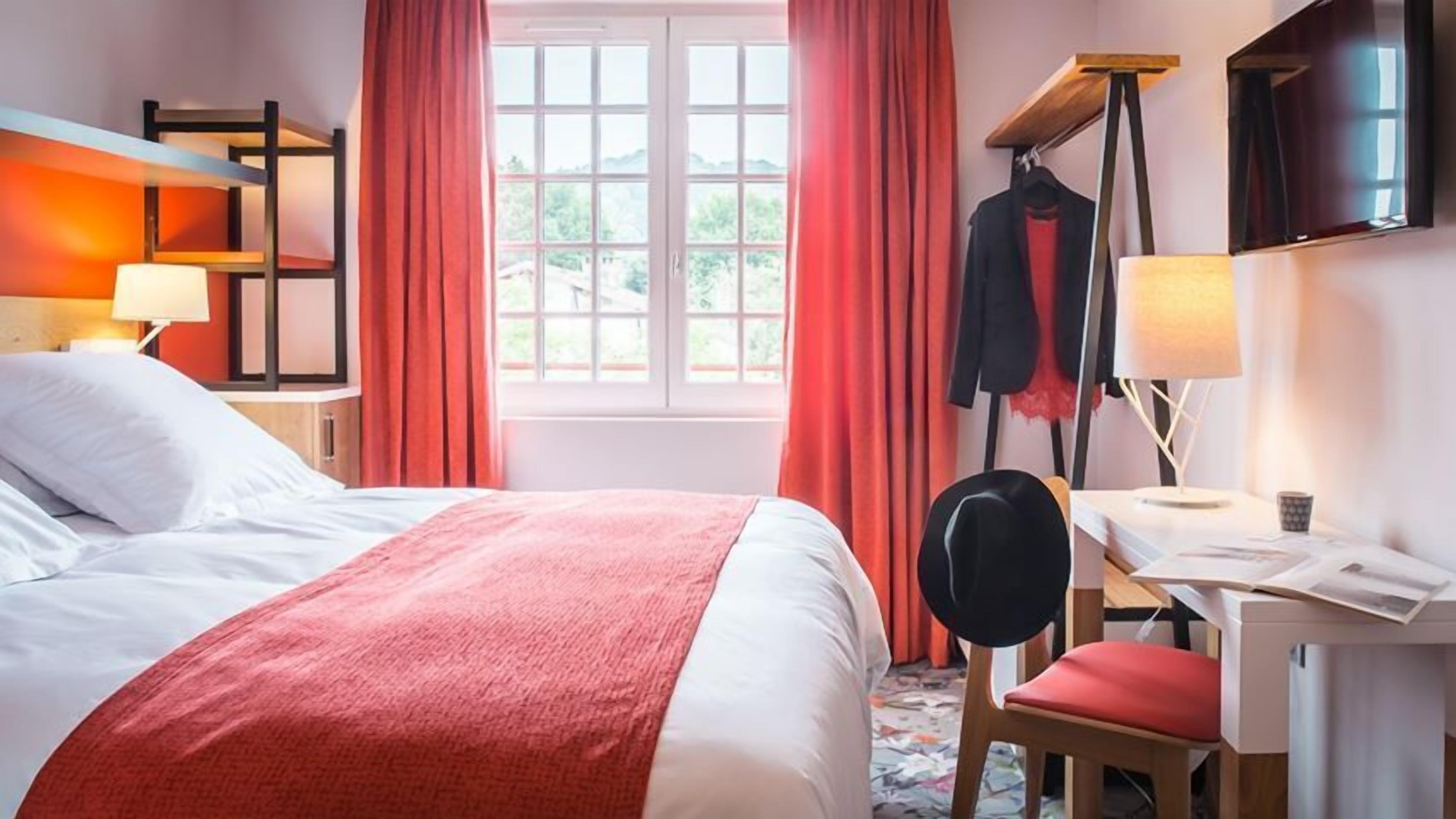 premium bedding, minibar, in-room safe, individually decorated