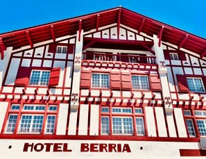 Exterior - Hôtel Berria  (Hasparren)