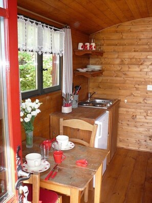 Fridge, microwave, stovetop, cookware/dishes/utensils