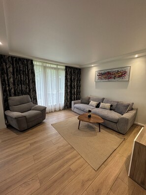 Living area - Une chambre dans un appartement, chez l’habitant (Ablon-sur-Seine)