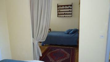 Classic Triple Room, Multiple Beds (Glycine) | Premium bedding, individually decorated, individually furnished