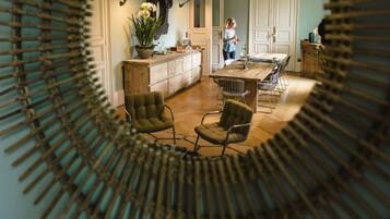 Dagelijks uitgebreid ontbijt (EUR 15 per persoon)