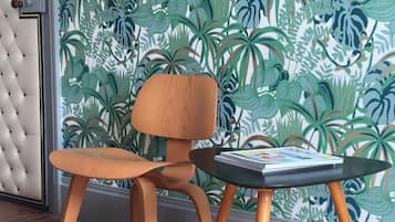 豪華雙人房, 陽台 (Ray Eames) | 高級寢具、記憶床墊、免費迷你吧、獨特裝潢