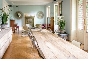 Daily full breakfast (EUR 15 per person)