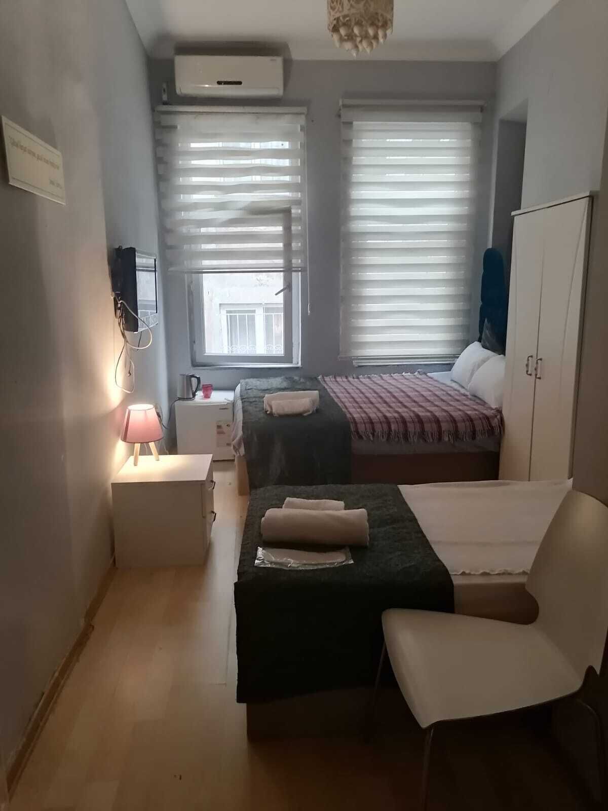 Hypo-allergenic bedding, desk, free WiFi, bed sheets