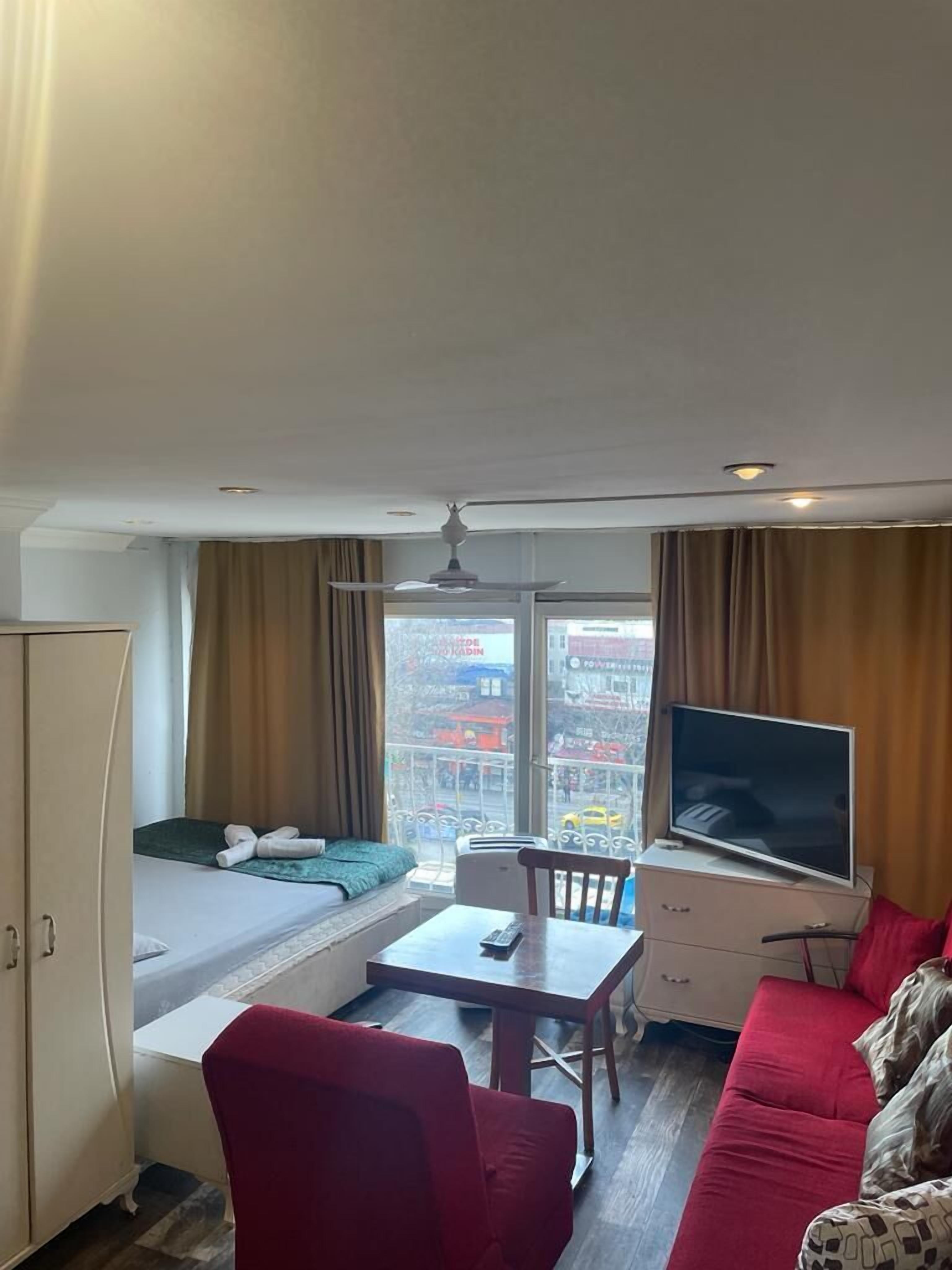 Luxury-Dreibettzimmer | Allergikerbettwaren, Schreibtisch, kostenloses WLAN, Bettwäsche