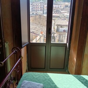 Panoramic Triple Room | Premium bedding, down duvets, memory-foam beds, individually decorated - Old Garden (Cosenza)
