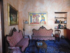 Flat-screen TV, toys - Old Garden (Cosenza)