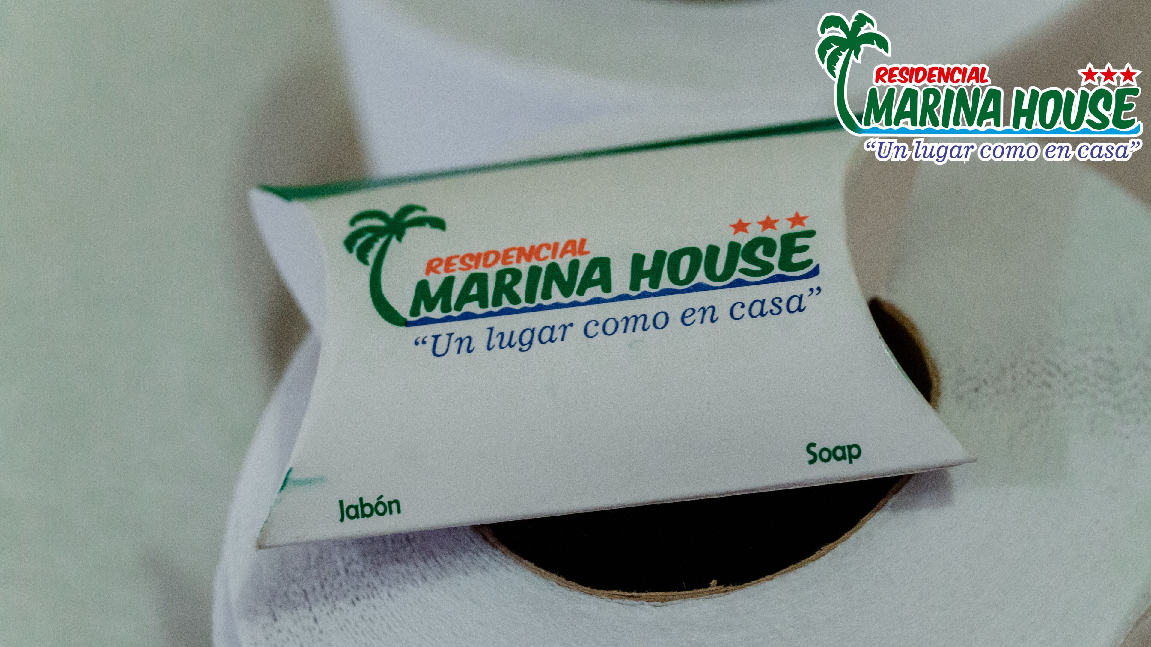 基本三人房, 1 間臥室, 可使用泳池, 池畔 | 客房內保險箱、 書桌、隔音、免費無線上網