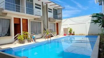 2 piscine all'aperto