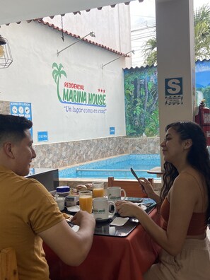 Desayuno continental incluido todos los días