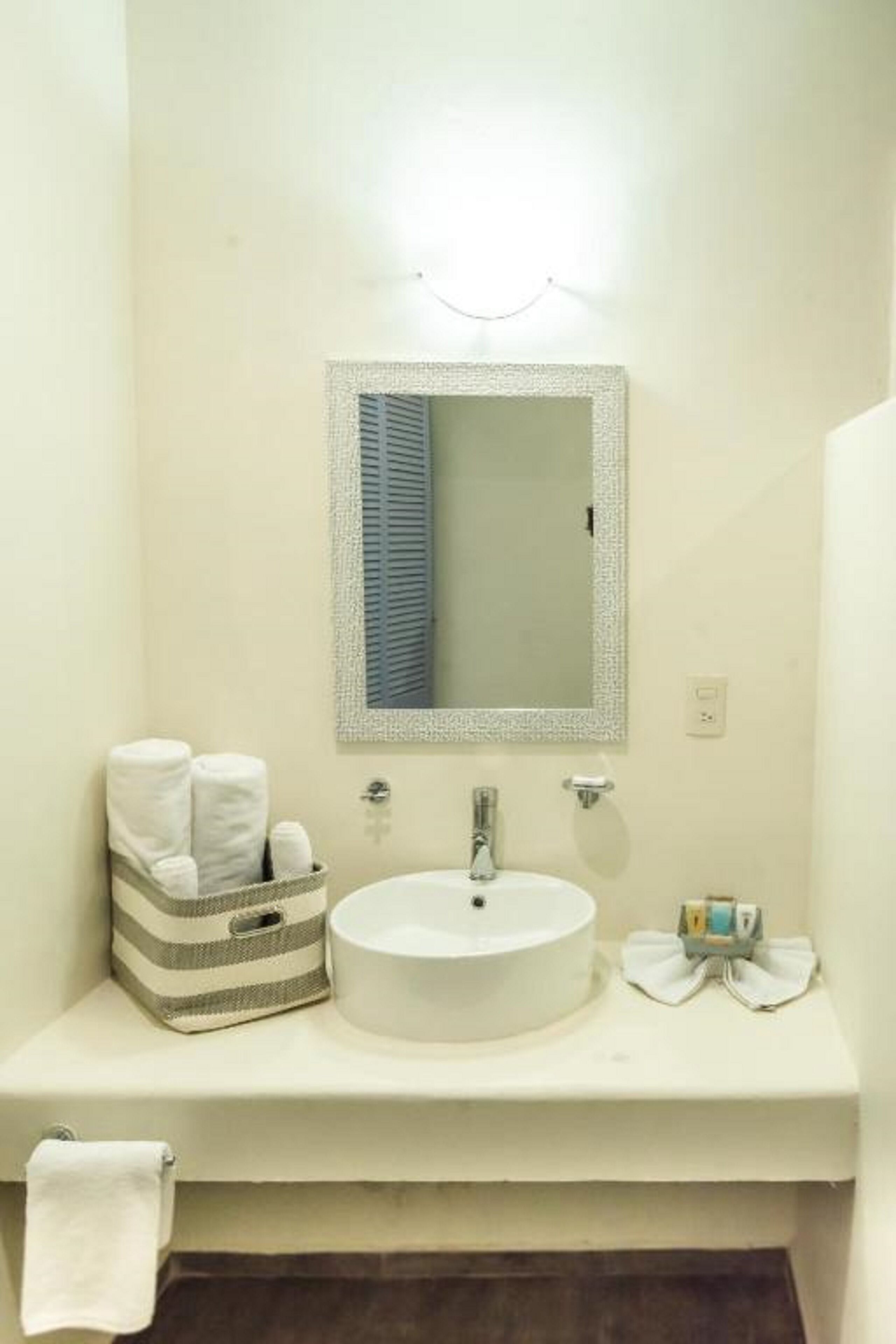 Bathroom sink