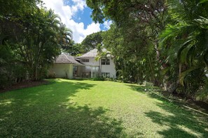 Cottage | Property grounds - Bluff Cottage by Altman (Holetown)