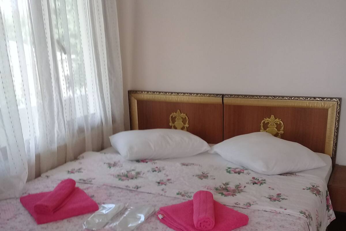 Sistema de insonorización, wifi gratis y ropa de cama