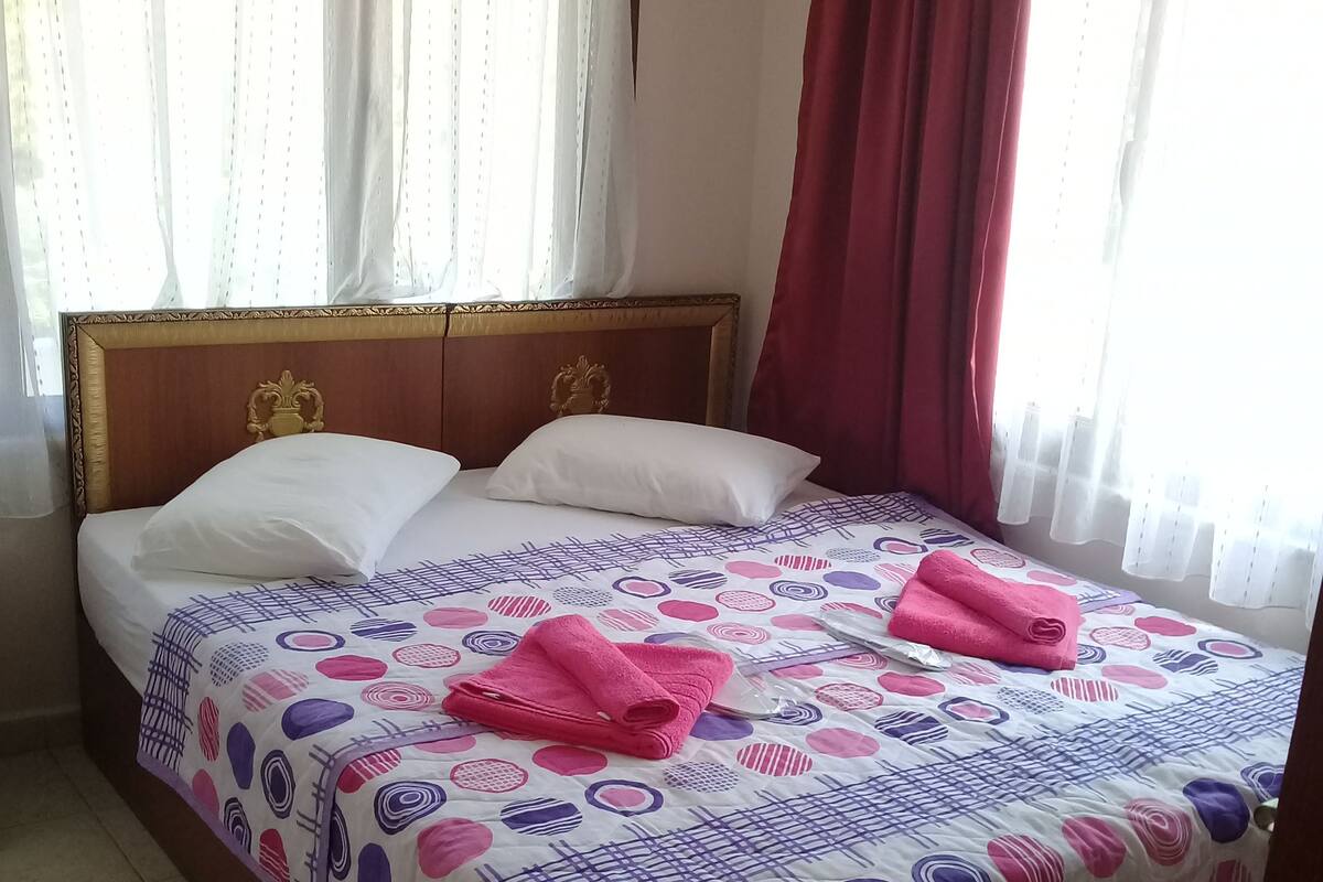 Sistema de insonorización, wifi gratis y ropa de cama