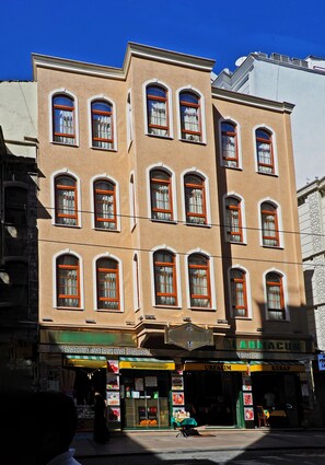 Front of property - Sirkeci Gar Hotel (Istanbul)