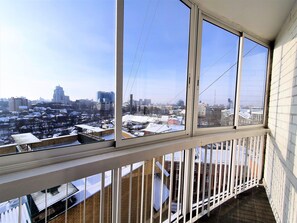 Studio Suite Bisnis (A-77) | Pemandangan balkon