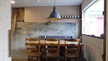 Leilighet, 2 soverom (Diny) | Spiseområde på rommet
