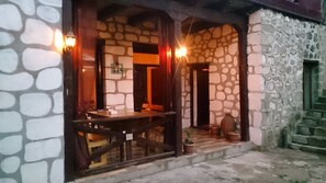 Lobby sitting area - Old Tatev (Tatev)