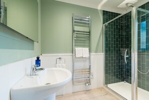 Bathroom - The Pinemarten (Crianlarich)