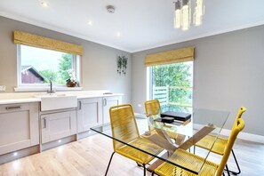 Chalet | Cuisine privée | Réfrigérateur, micro-ondes, four, plaque de cuisson