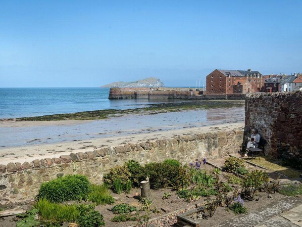 Beach/ocean view - Beresford Cottage (North Berwick)