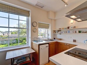 Apartment, Multiple Beds | Private kitchen | Fridge, microwave, oven, stovetop