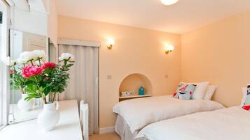 Cottage, Multiple Beds | 3 bedrooms, iron/ironing board, free WiFi, bed sheets
