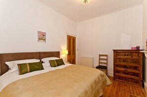 Apartamento, varias camas | 2 dormitorios, tabla de planchar con plancha, wifi gratis y ropa de cama