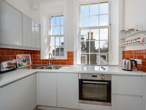 Apartment, Multiple Beds | Private kitchen | Fridge, microwave, oven, stovetop - Havana (North Berwick)
