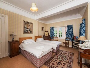 House, Multiple Beds | 5 bedrooms, iron/ironing board, free WiFi, bed sheets